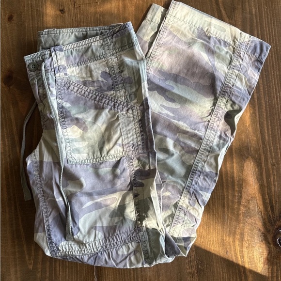 GAP Pants - GAP Vintage Women’s Green Camouflage Cargo Pants y2k